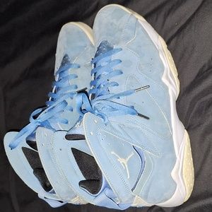 Jordan 7 Retro Pantone